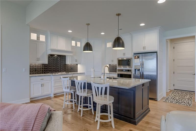 2470 NW Riverview Dr, Riverside, MO 64150