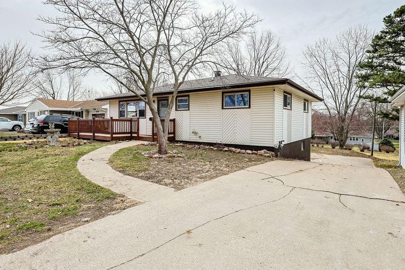 3214 Summit Ave, St Joseph, MO 64506