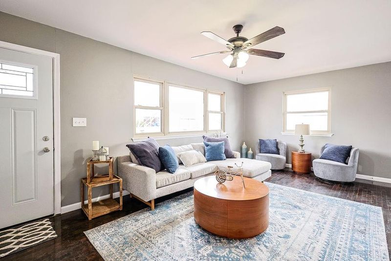 3214 Summit Ave, St Joseph, MO 64506