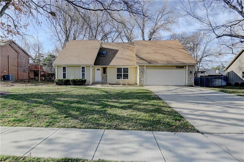 11288 Hemlock St, Overland Park, KS 66210
