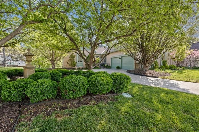 11725 Gillette St, Overland Park, KS 66210