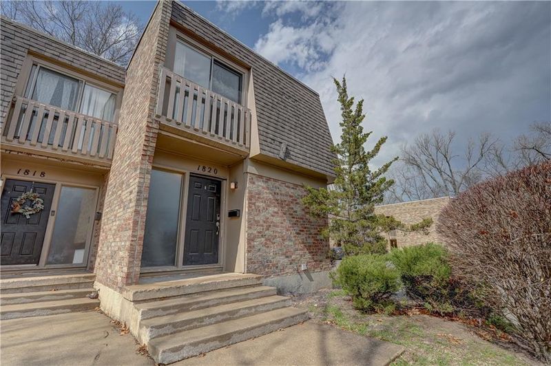 1820 E 97th St, Kansas City, MO 64131