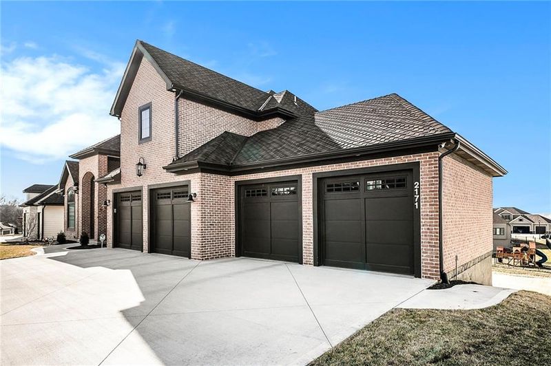 2171 NW Palisades Dr, Riverside, MO 64150