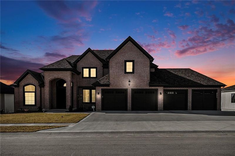 2171 NW Palisades Dr, Riverside, MO 64150
