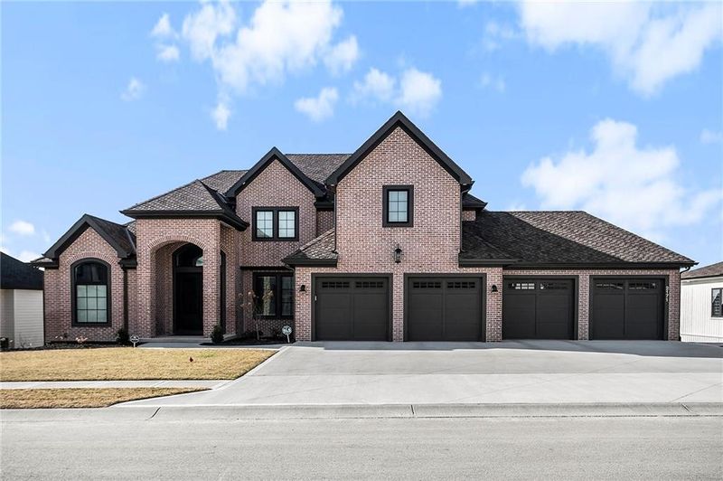 2171 NW Palisades Dr, Riverside, MO 64150