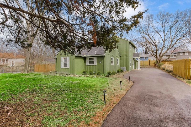 8117 Belleview St, Kansas City, MO 64114
