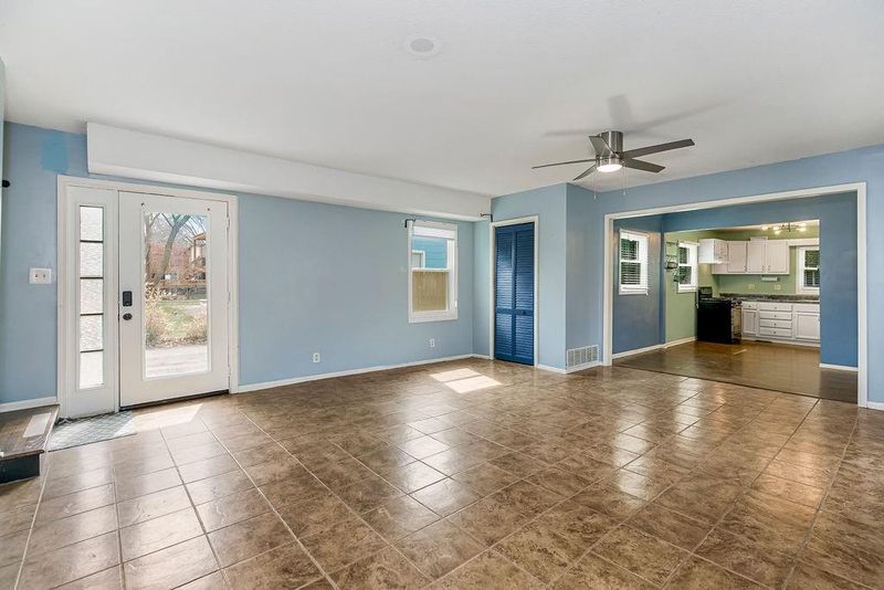 8117 Belleview St, Kansas City, MO 64114
