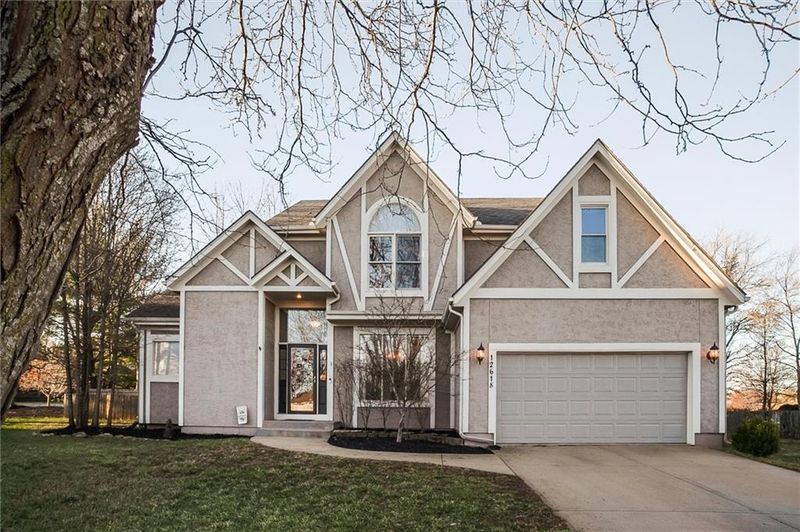 12618 Westgate St, Overland Park, KS 66213