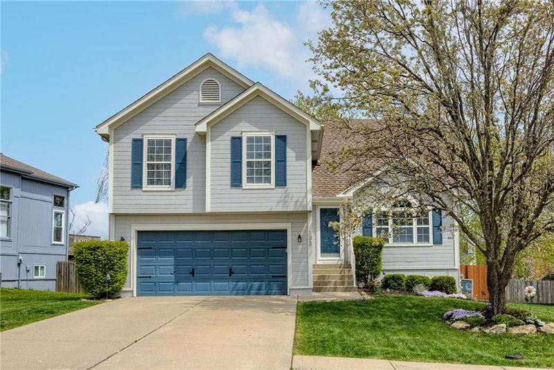 133 N Highland Dr, Raymore, MO 64083