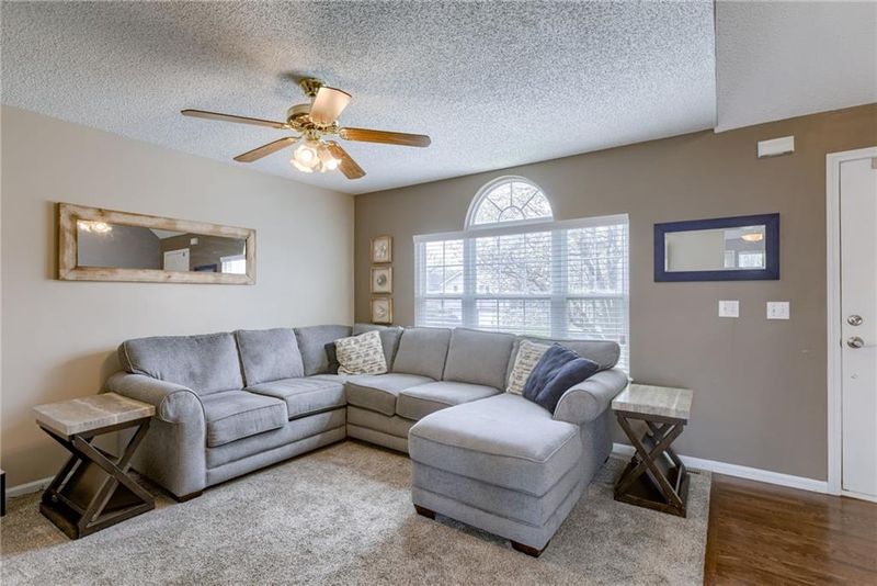 133 N Highland Dr, Raymore, MO 64083