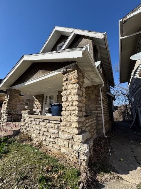 2504 E 42nd St, Kansas City, MO 64130