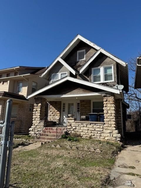 2504 E 42nd St, Kansas City, MO 64130