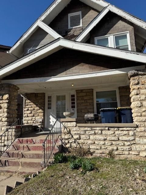 2504 E 42nd St, Kansas City, MO 64130
