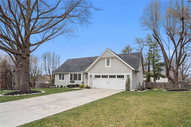 7517 Hauser Dr, Lenexa, KS 66216