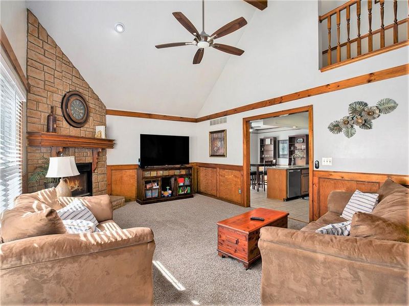 11806 Oakmont St, Overland Park, KS 66210