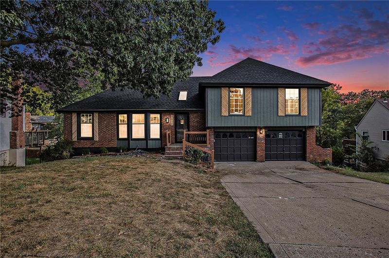 7401 N Amoret Ave, Kansas City, MO 64151