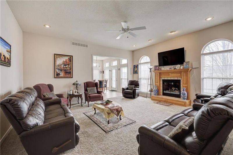 1102 Cedar Crest Dr, Pittsburg, KS 66762