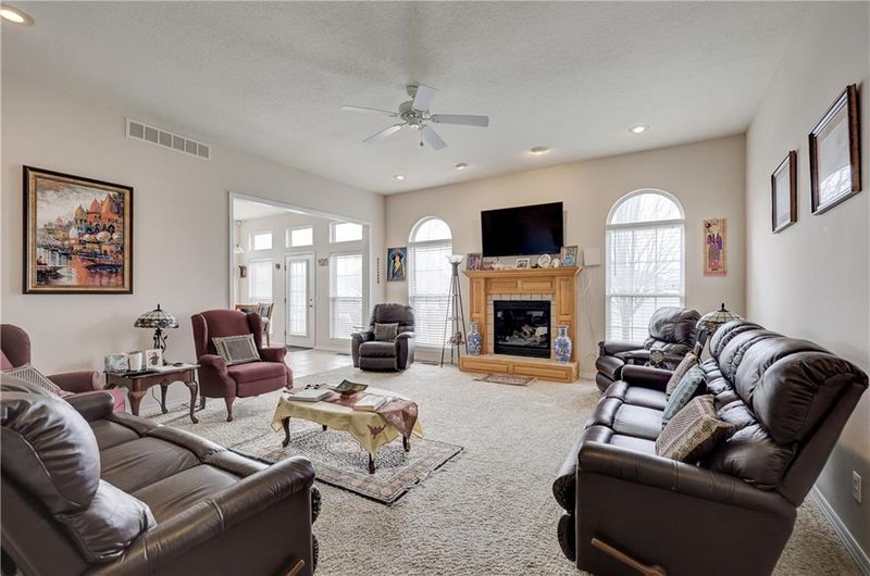 1102 Cedar Crest Dr, Pittsburg, KS 66762