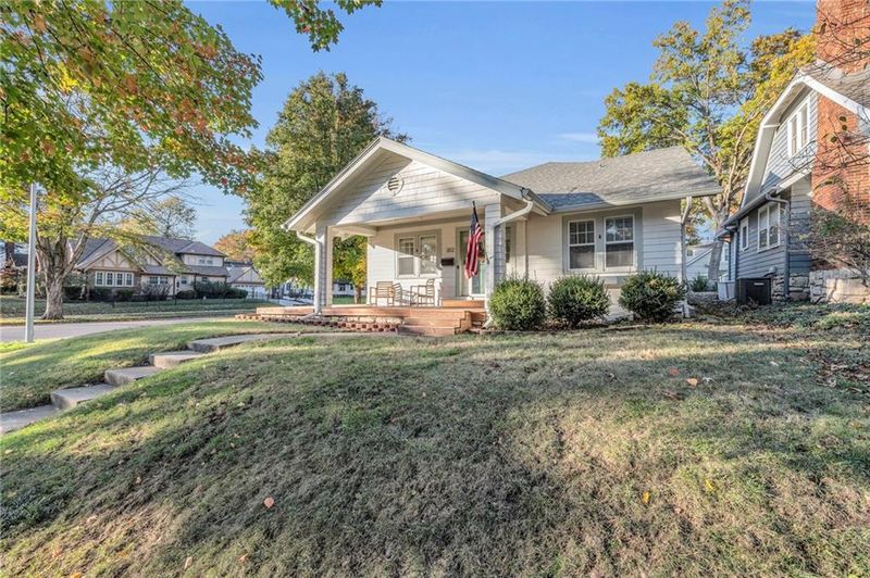 302 E 70th St, Kansas City, MO 64113