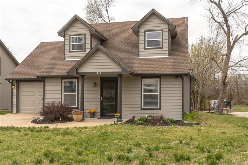 910 N King St, Ottawa, KS 66067