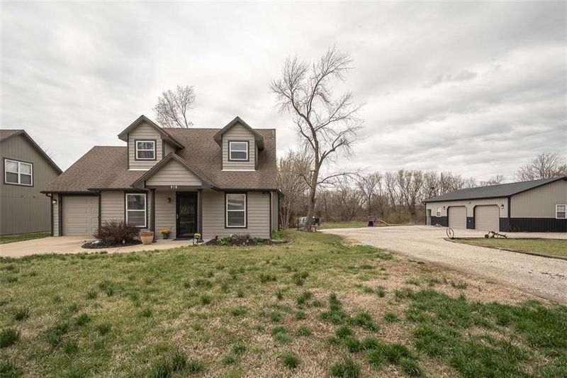 910 N King St, Ottawa, KS 66067