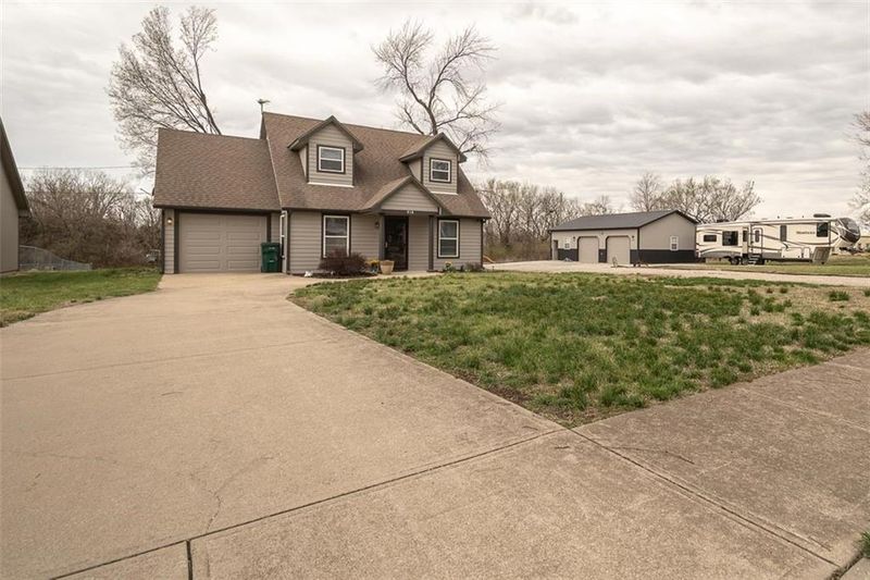 910 N King St, Ottawa, KS 66067