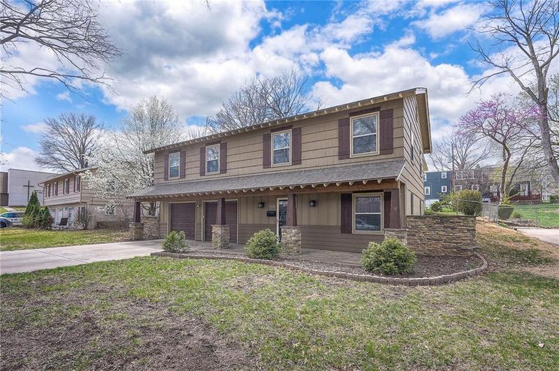 9248 Hemlock St, Overland Park, KS 66212