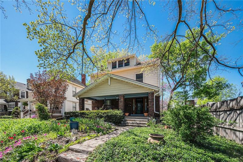 3910 Mercier St, Kansas City, MO 64111