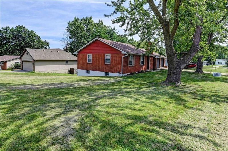 308 NE 88th Ter, Kansas City, MO 64155