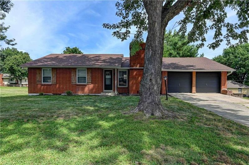 308 NE 88th Ter, Kansas City, MO 64155