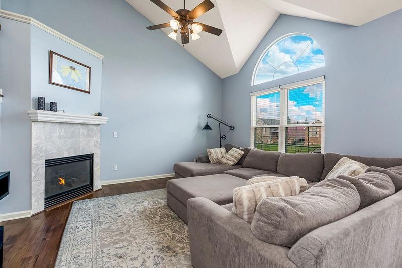 944 SE 14th Ter, Lee's Summit, MO 64081