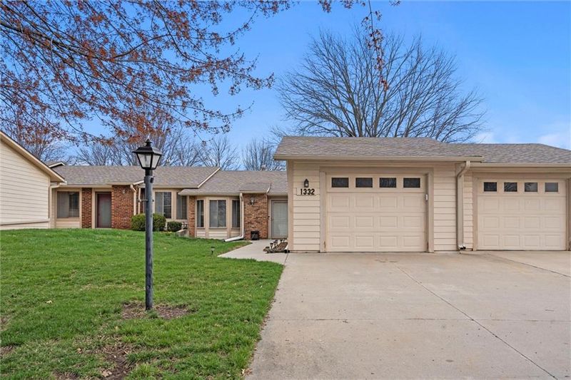 1332 W Jenkins Blvd, Raymore, MO 64083