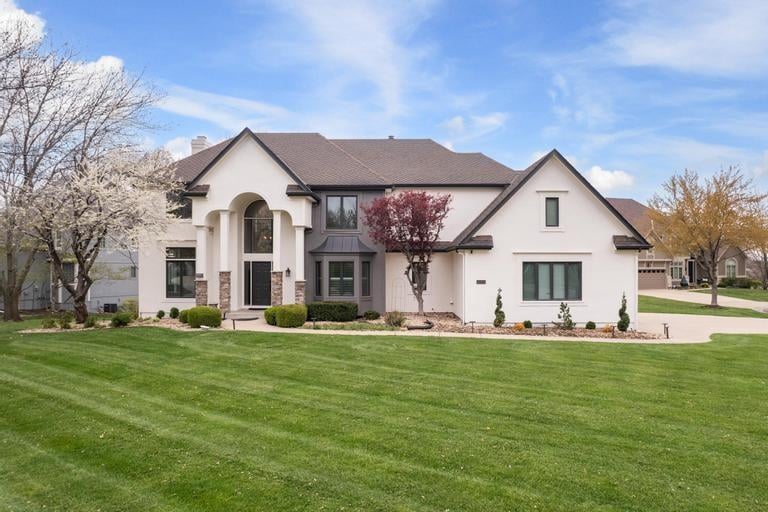 12860 Bradshaw St, Overland Park, KS 66213