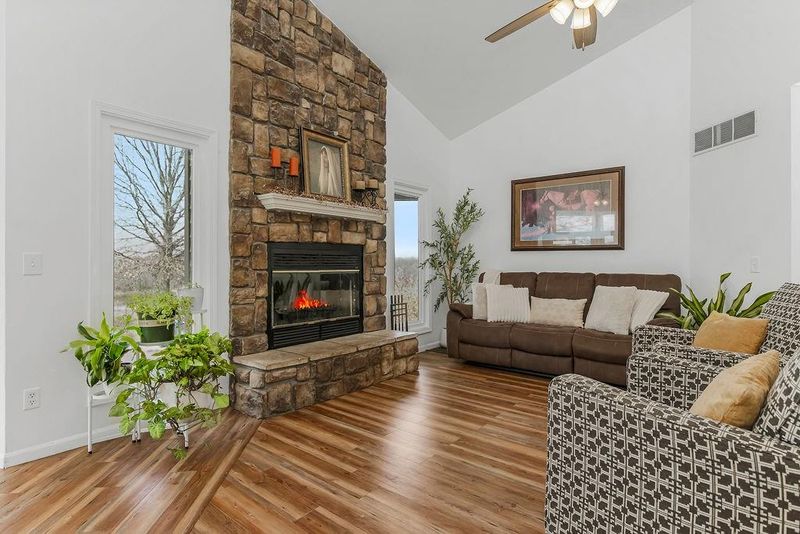404 NW 1121 Rd, Centerview, MO 64019