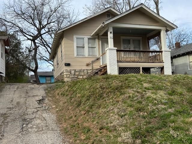 3014 E 69 St, Kansas City, MO 64132