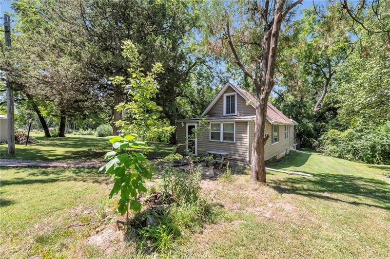 8836 N Main St, Kansas City, MO 64155