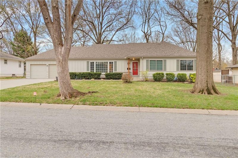 9525 El Monte St, Overland Park, KS 66207