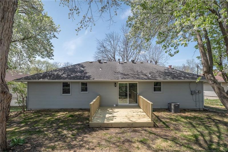 5810 E 98th Ct, Kansas City, MO 64134