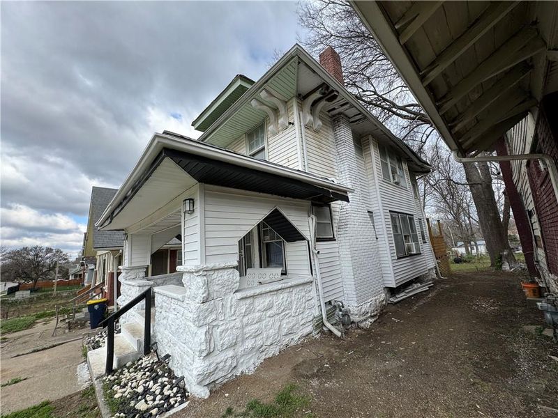2912 E 40th St, Kansas City, MO 64130