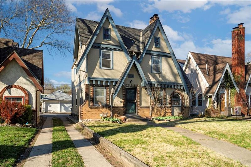 420 E 75th St, Kansas City, MO 64131