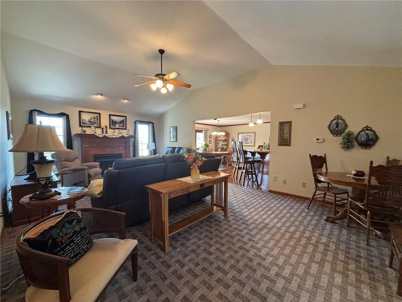 1007 S Cedar St, Savannah, MO 64485