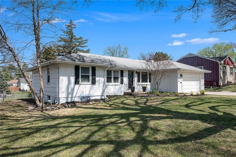 6910 W 66th St, Overland Park, KS 66202