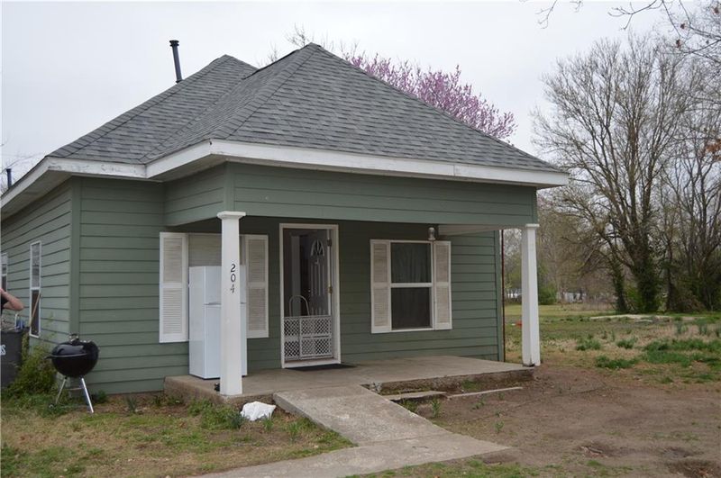 204 E Main St, Other, MO 64843