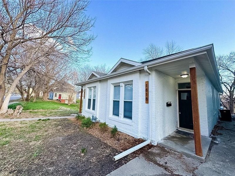 1818 Jones St, St Joseph, MO 64501