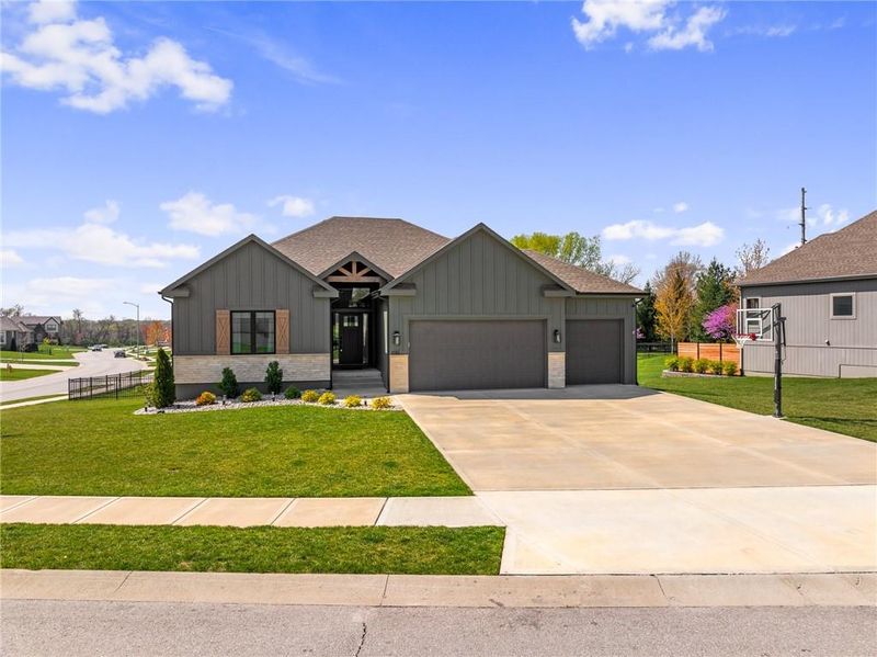 2793 SW 11th Ter, Lee's Summit, MO 64081