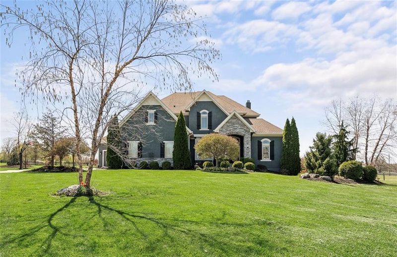 3725 W 198th St, Stilwell, KS 66085