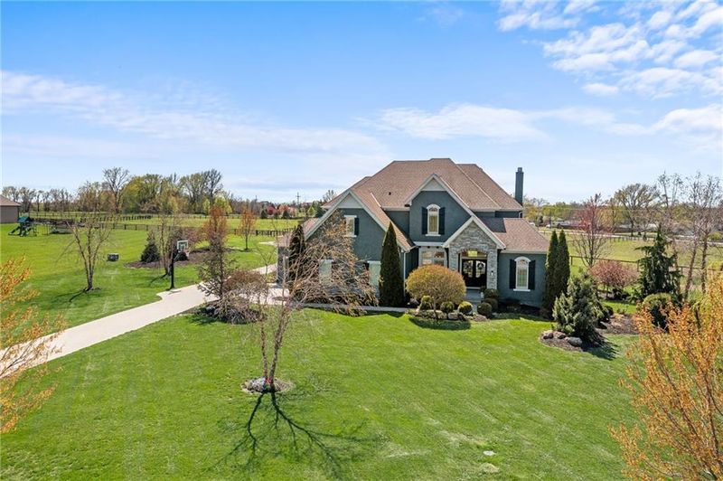 3725 W 198th St, Stilwell, KS 66085