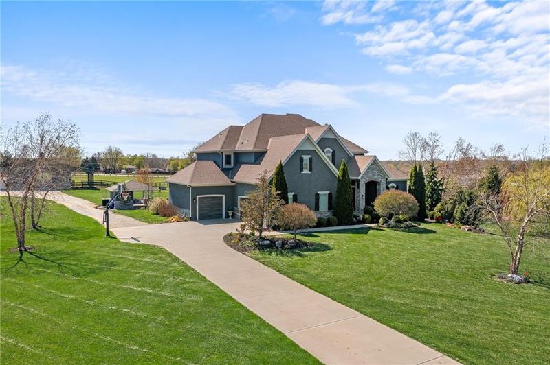 3725 W 198th St, Stilwell, KS 66085