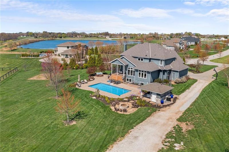 3725 W 198th St, Stilwell, KS 66085