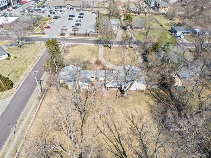 6909 W 82nd St, Overland Park, KS 66204